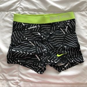 Nike Pro 3’’ compression shorts- Black & Neón